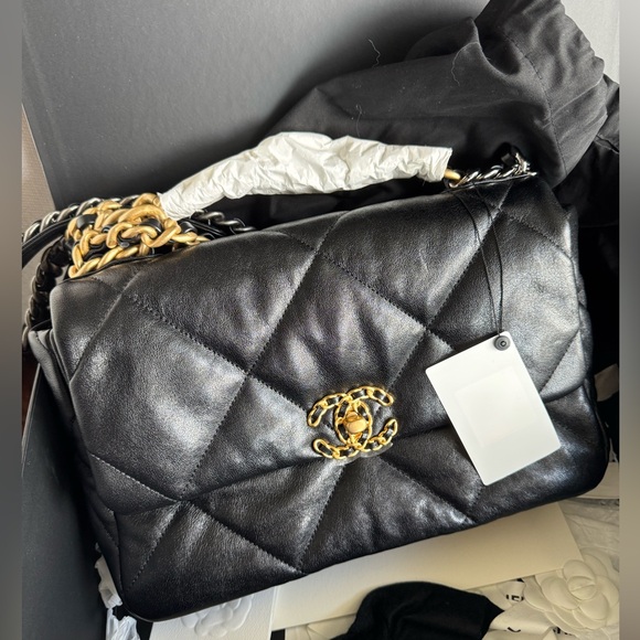 CHANEL Handbags - Chanel 19 Shoulder Bag